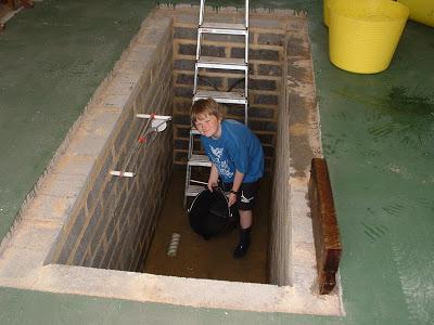 как да се напълни пода в гаража с наблюдателна яма