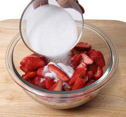 jak zmrazit jahody s cukrem v ledničce