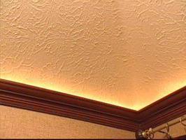 kako lepiti stropni podnožje do stropa