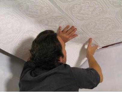 kako zalijepiti tapete na strop