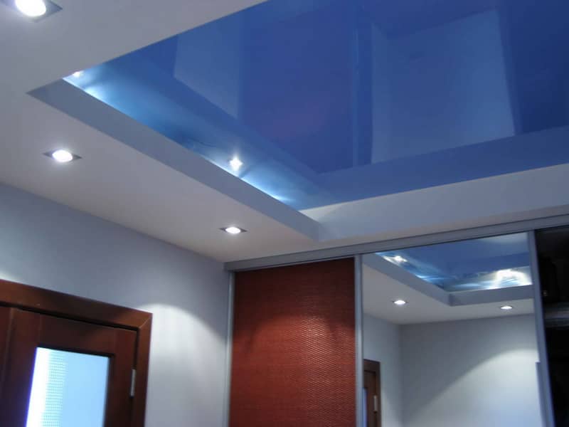 dvoslojni raztegljivi stropi z osvetlitvijo