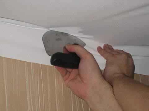 Инсталирайте окачения таван в банята