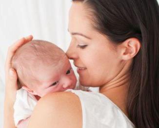 kako obdržati novorojenčka po hranjenju