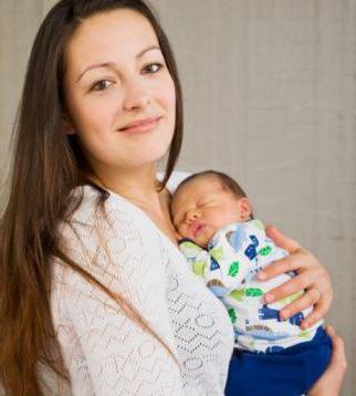 kako držati novorojeno fotografijo