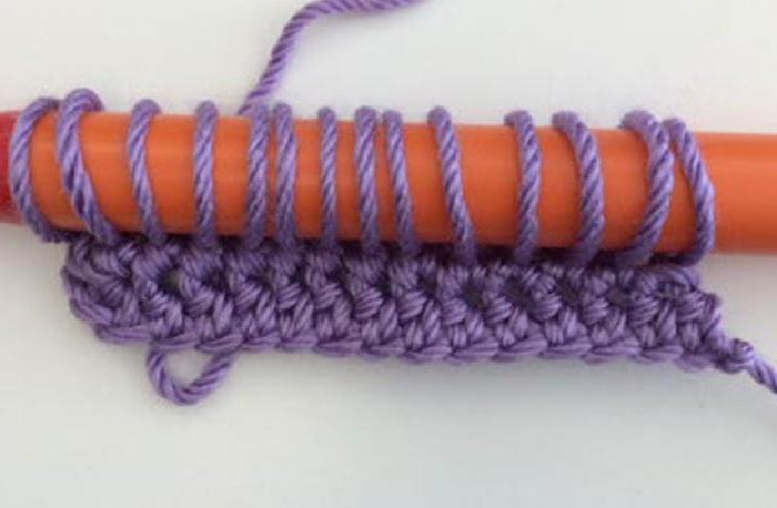 jak robić na drutach wydłużone pętelki szydełkowe