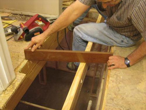 jak položit laminátové podlahy na dřevěnou podlahu sami