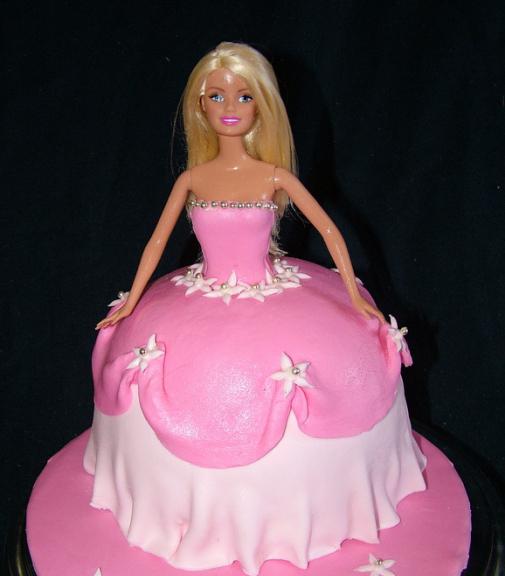 Come fare una torta Barbie fai da te
