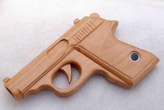 domowy pistolet na drewno