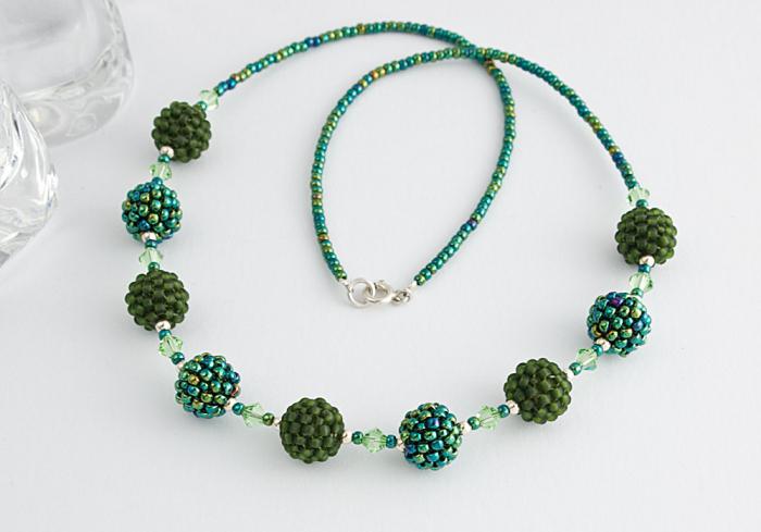 Ručno izrađena ogrlica od perli