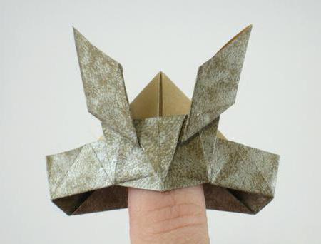 jak vyrobit rytířskou přilbu z papíru