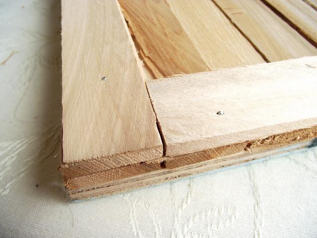 fotografija lesene mize