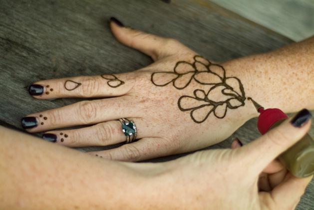 jak udělat tetování henna doma