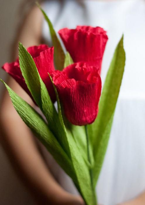 tulipan iz valovitega papirja naredite sami