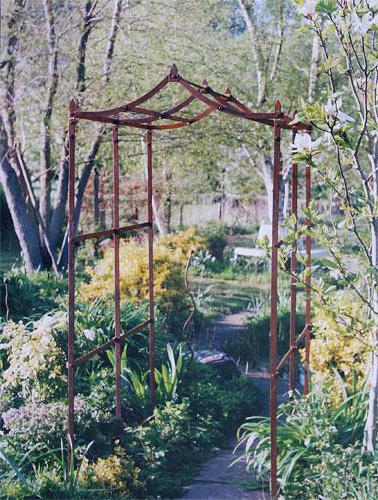 Снимка на арката на градината