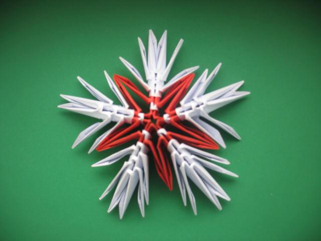 Обемни снежинки оригами