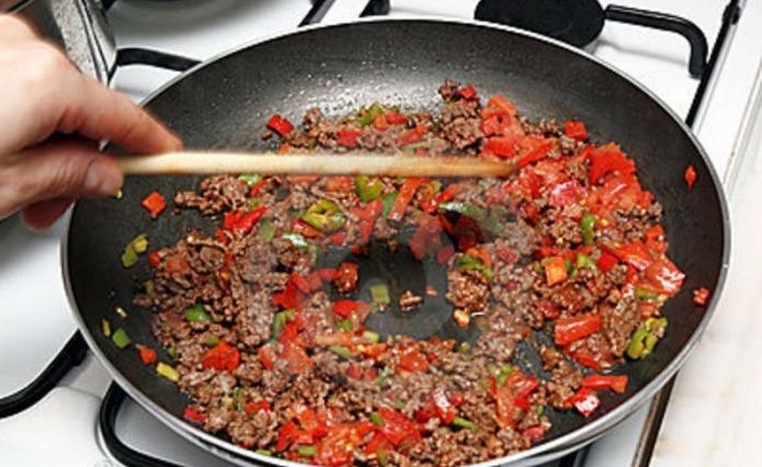 Gotowanie mięsa z sosem