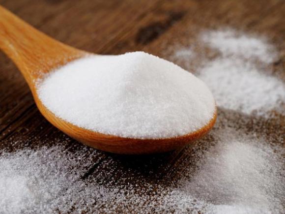 как да направите петите меки у дома с сода