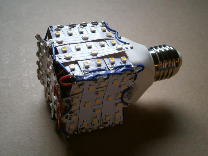 DIY LED lampa 220