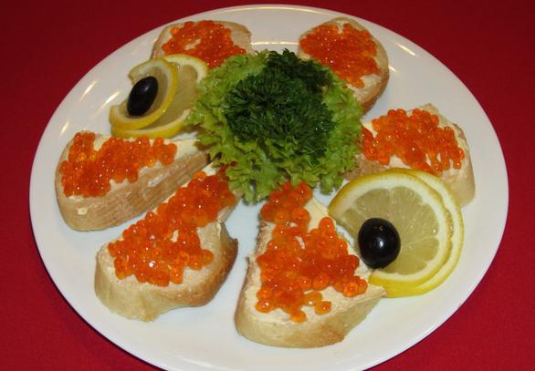 Rdeči kaviar sendviči