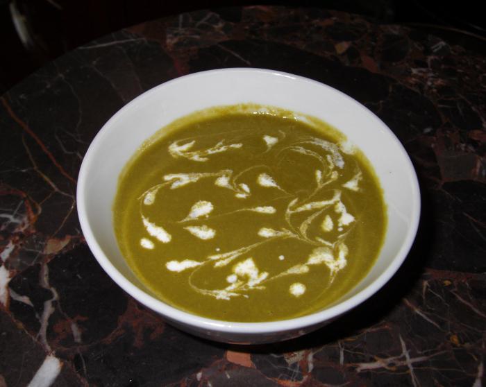 Zupa szczawiowa z gulaszem