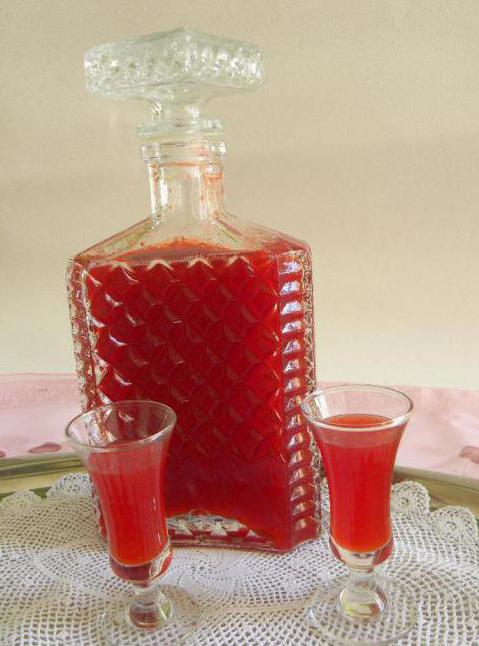 jak vyrobit jahodový likér doma