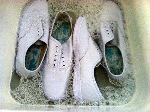 Come lavare le scarpe da ginnastica manualmente