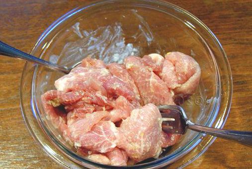 kako marinirati svinjske ražnje s majonezo