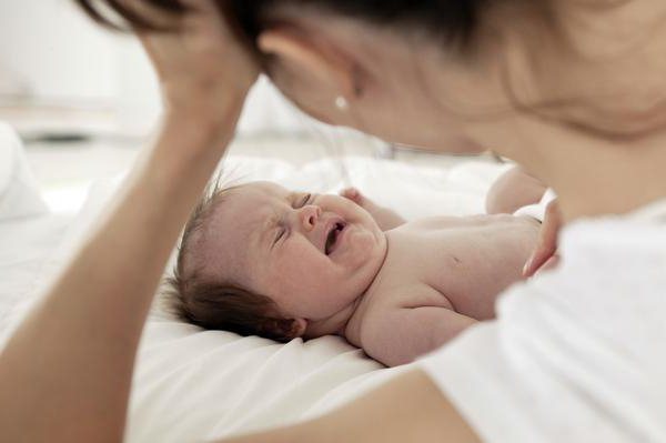 massaggio al neonato da colica