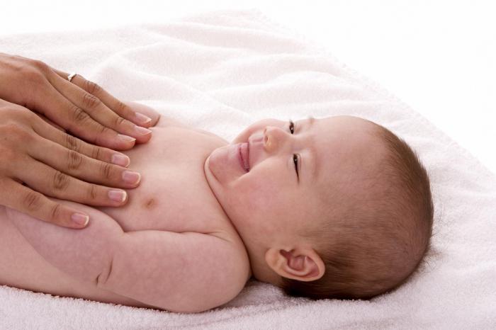 massaggio per neonato con colica