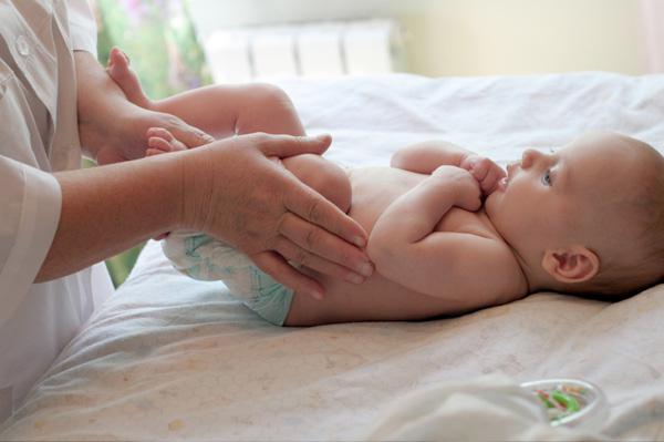 как да се масажира новороденото
