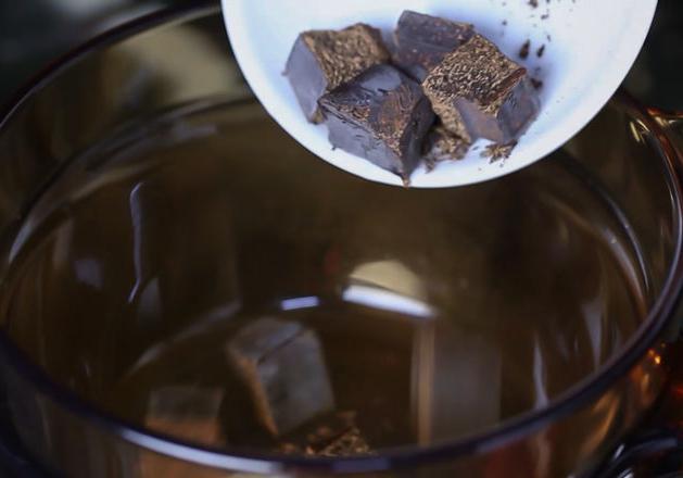 jak roztopić czekoladę w domu