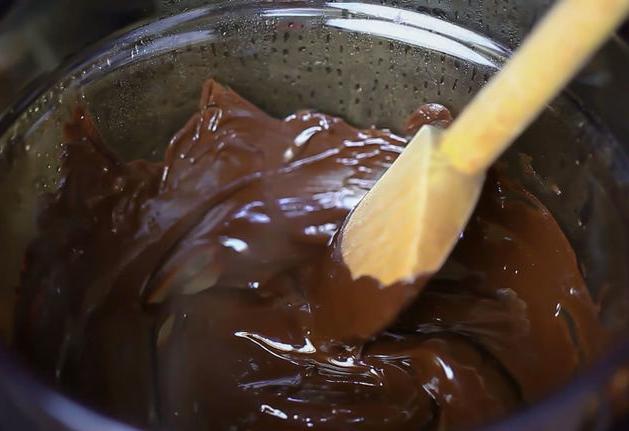 otopiti čokoladu u vodenoj kupelji