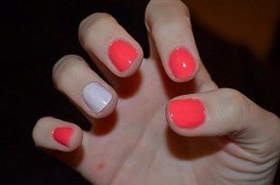 защо боя ноктите си в различни цветове