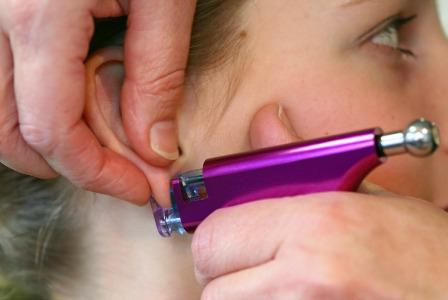 jak przekłuwać uszy dzieci