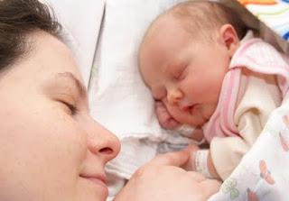 како спавати новорођенче
