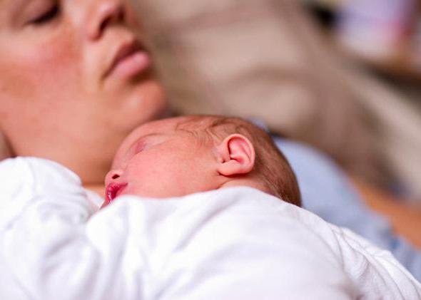 jak rychle umístit novorozence do spánku