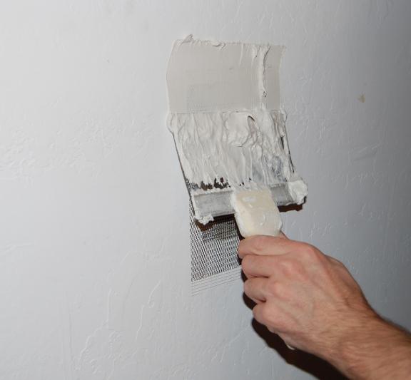 как да замажеш стената