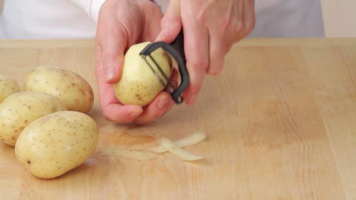 jak rychle oloupat mladé brambory