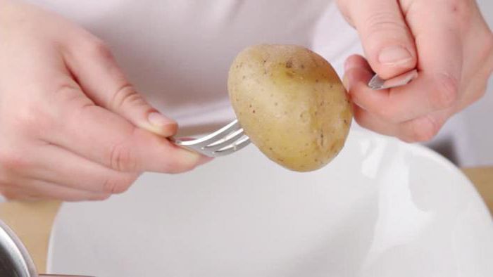 kako hitro olupiti majhne mlade krompirje
