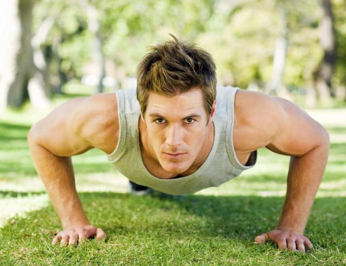 allenamento per i muscoli pettorali per gli uomini