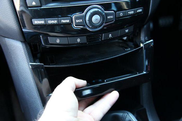 jak odstranit rádio na Fordu