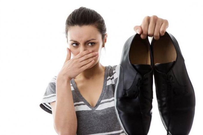 Jak usunąć nieprzyjemny zapach z butów