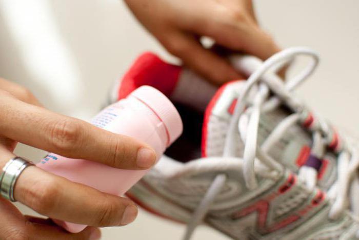 Jak usunąć zapach potu z butów