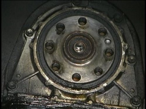 Těsnění na zadní straně olejového kroužku Renault