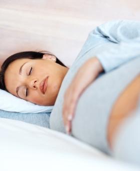 Kako spati noseča