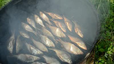 jak palić ryby wędzone