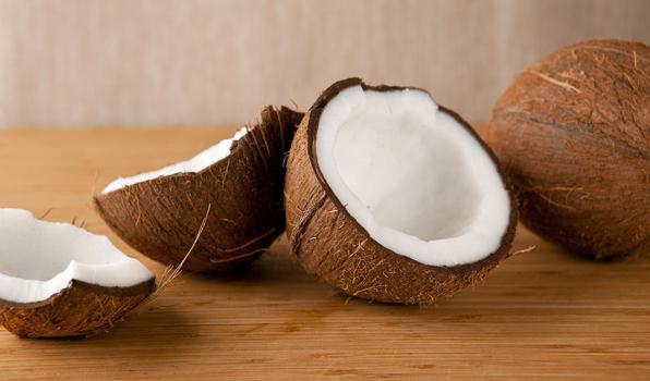 come tagliare la noce di cocco
