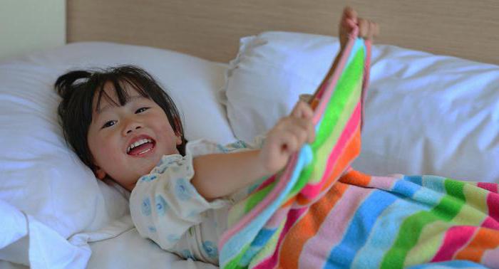 jak naučit dítě usnout nezávisle bez pohybové nemoci