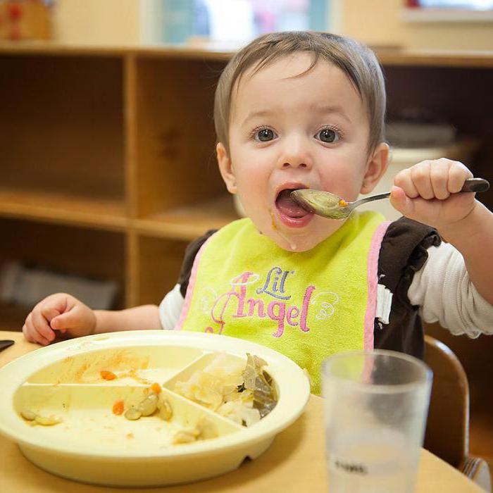 как да научим детето да дъвче храната