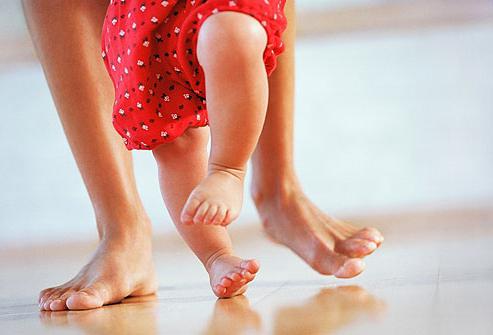 kako naučiti otroka hoditi